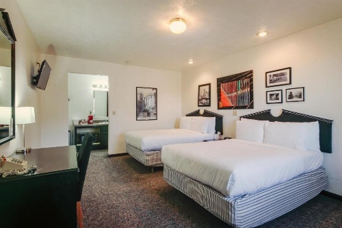 Simmer Motel image 10