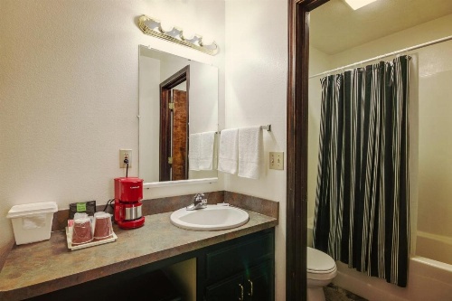 Simmer Motel image 13