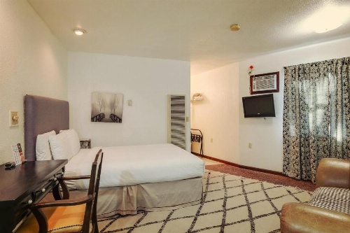 Simmer Motel image 38