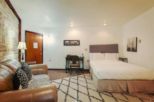 Simmer Motel image 39