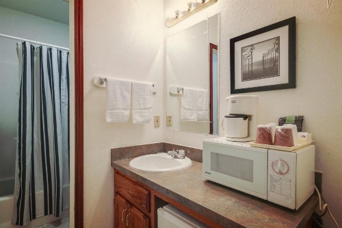 Simmer Motel image 40